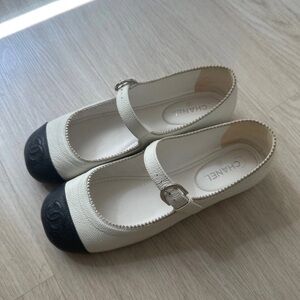 CHANEL Mary Jane Flats Sz 35.5